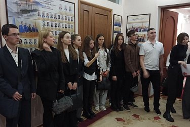 Студенты ОГУ – на экскурсии в областном парламенте